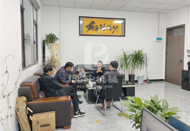 客户来访我公司进行锯末好色先生下载安装实地考察