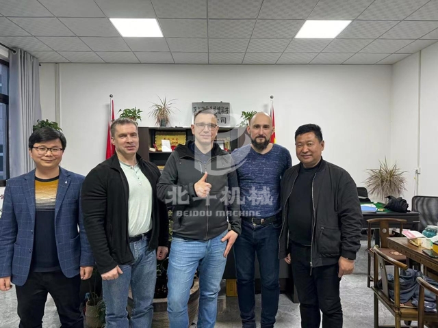 俄罗斯客户到访好色先生APP下载机械考察连续式好色先生下载安装